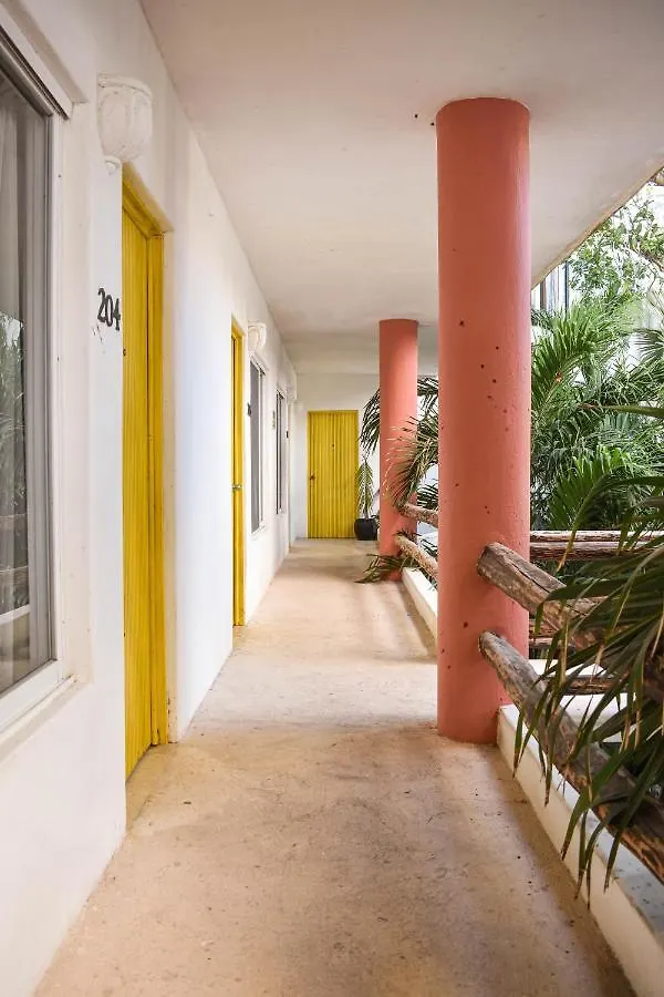 Rustik-Inn Rooms Playa del Carmen 2*,  Mexico