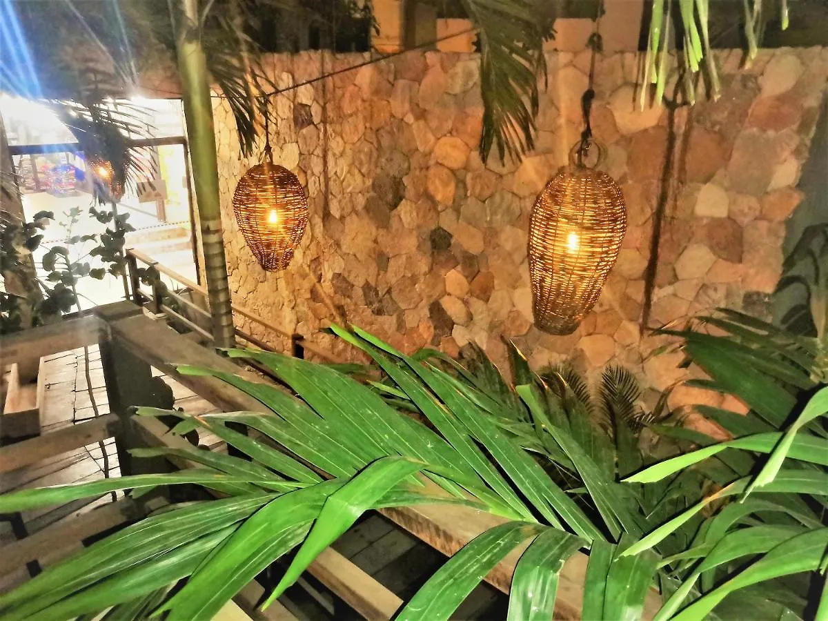 Rustik-Inn Rooms Playa del Carmen Hotel