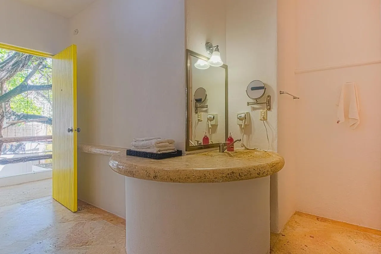 Rustik-Inn Rooms Playa del Carmen Hotel