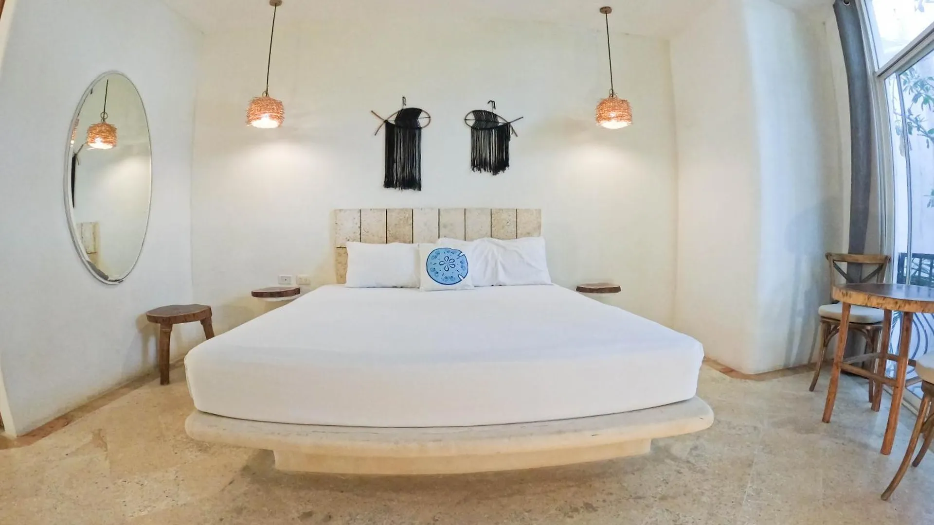 Rustik-Inn Rooms Playa del Carmen 2*,  Mexico