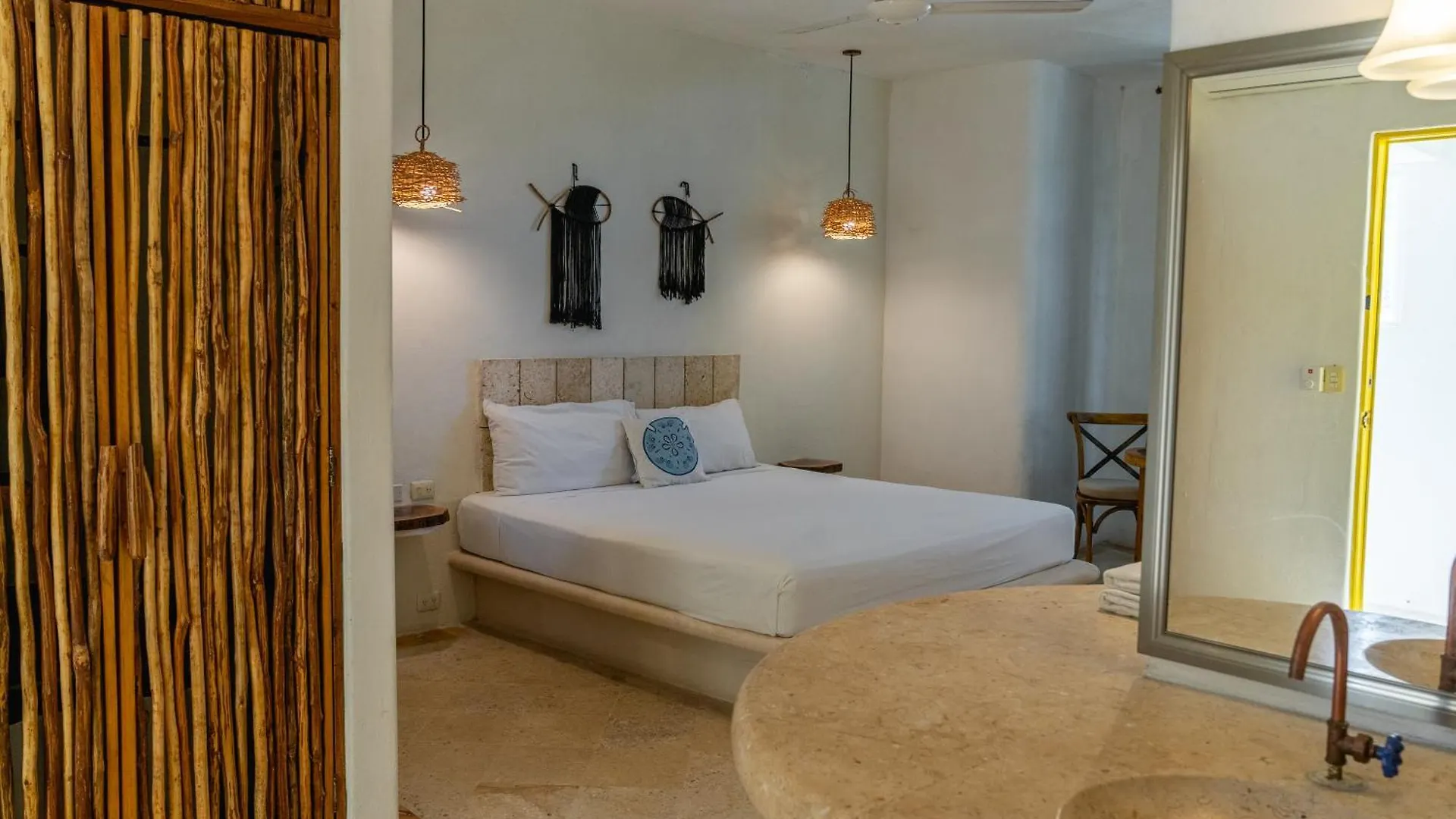 Rustik-Inn Rooms Playa del Carmen 2*,