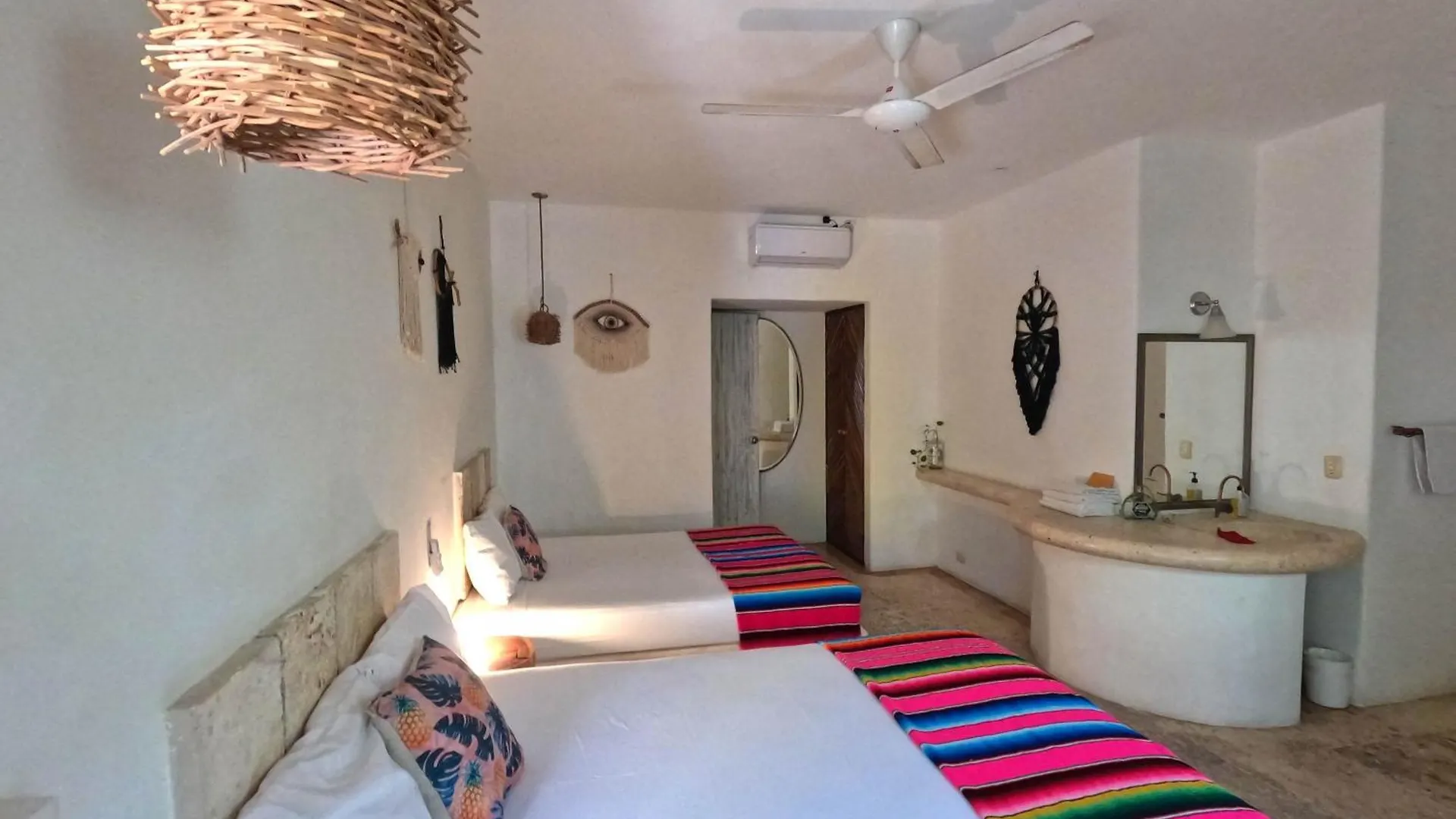 Rustik-Inn Rooms Playa del Carmen 2*,  Mexico